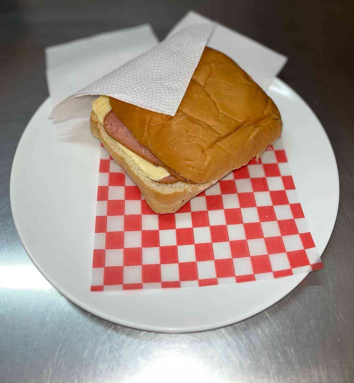 Sánduche de Jamón y Queso